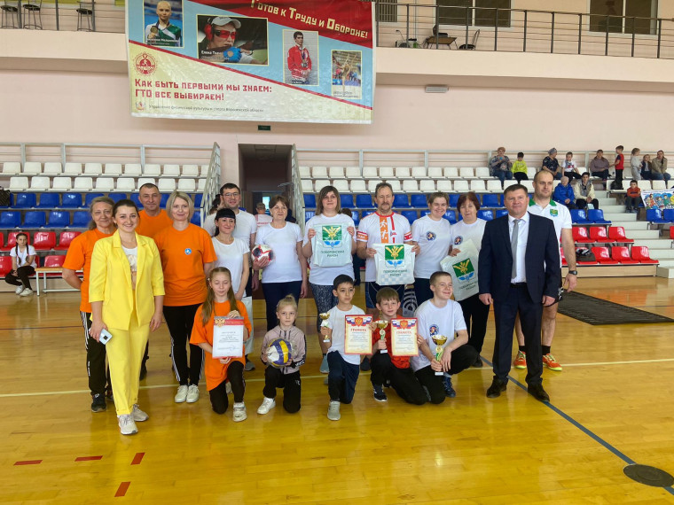 Фестиваль ВФСК «ГТО» среди семейных команд в Поворинском районе. Фестиваль ВФСК «ГТО» среди семейных команд в Поворинском районе.